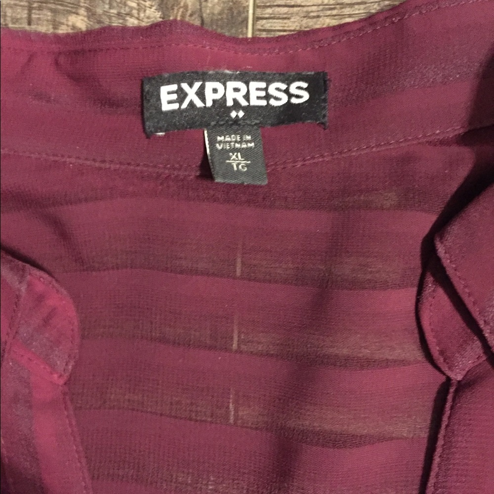 ♥️SOLD on Ⓜ️ Express button down shirt - Picture 6 of 7